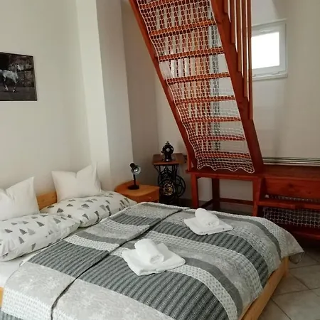 Ferienhaus Eoetvoes Nyaralo Siófok