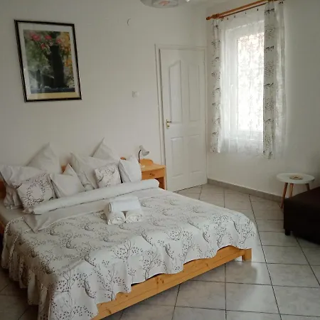 Eoetvoes Nyaralo Ferienhaus