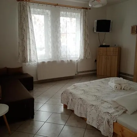 Ferienhaus Eoetvoes Nyaralo *