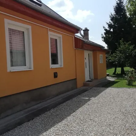 Eoetvoes Nyaralo Ferienhaus Siófok